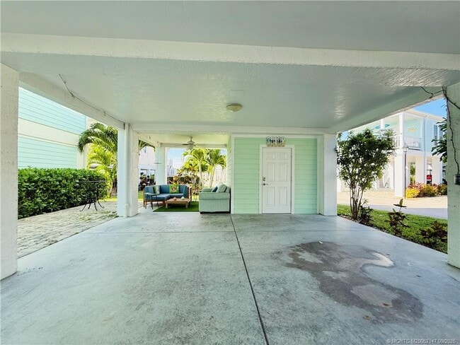 Building Photo - 252 NE Ebbtide Way