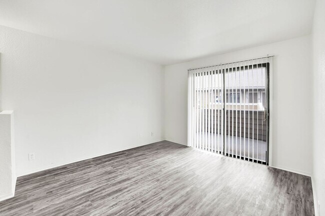 Building Photo - 2BD 2BTH B