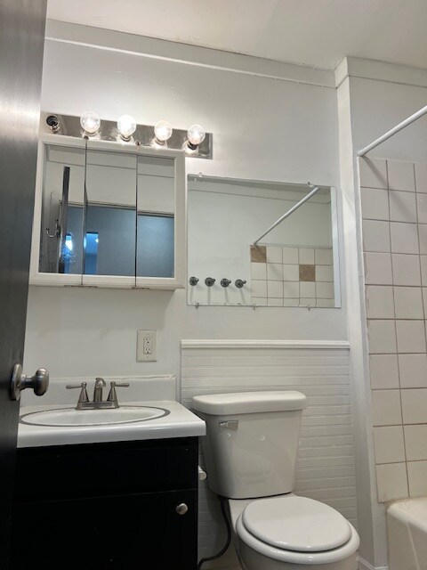 Building Photo - 316 S Ridgewood Dr