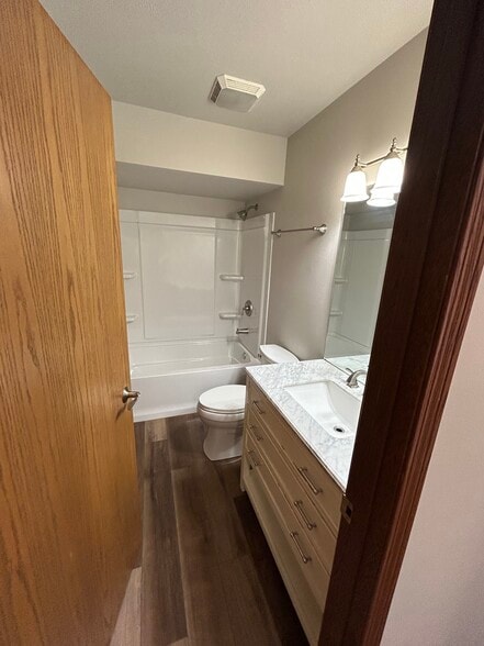Bath 2 - 407 Turtle Creek Dr
