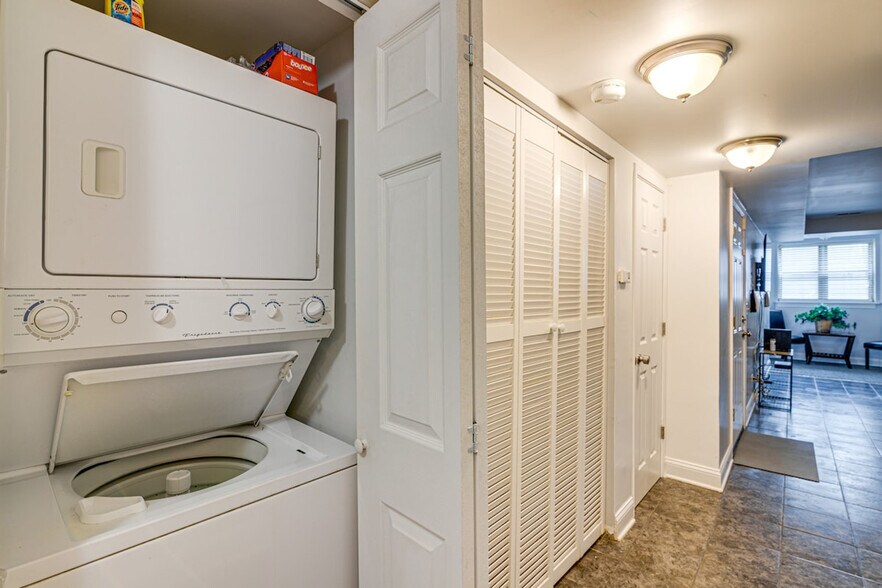 Building Photo - 6210 S Evans Ave