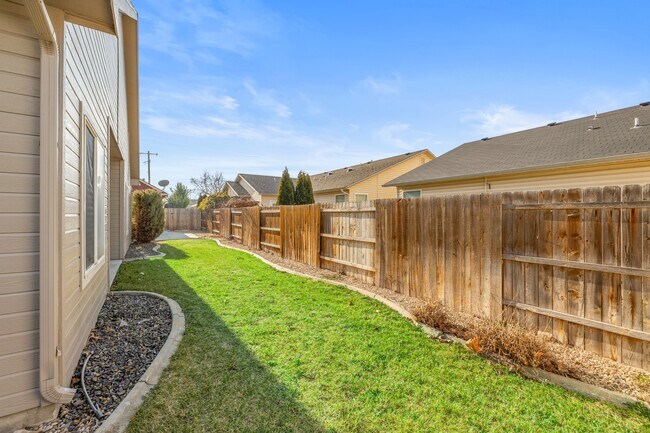 Building Photo - 911 N Scottish St