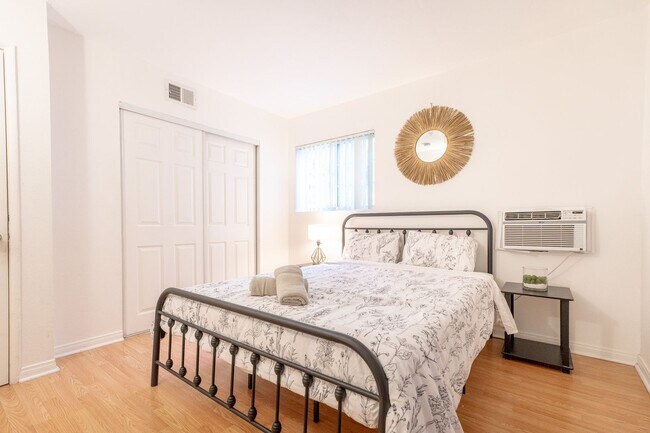 Building Photo - Cozy Zen Retreat Home with 4BD+3BA  Share ...