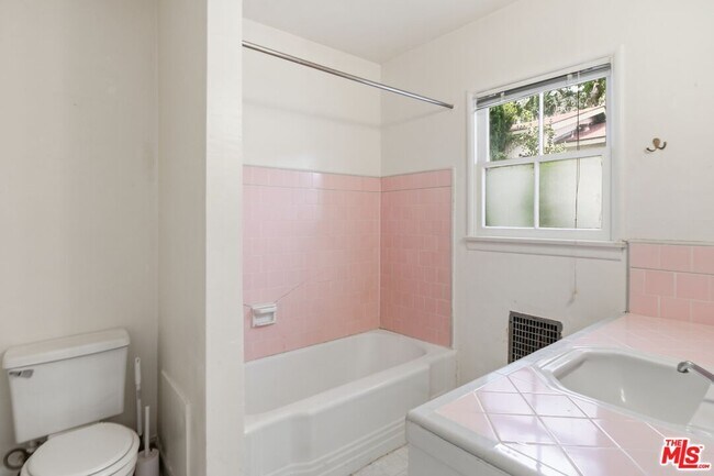 Building Photo - 11165 Sunshine Terrace