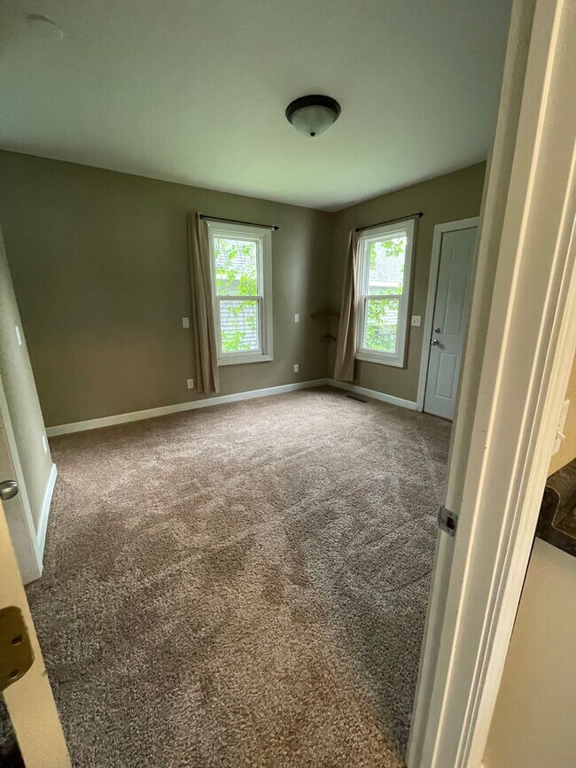 Building Photo - 503 Putnam St