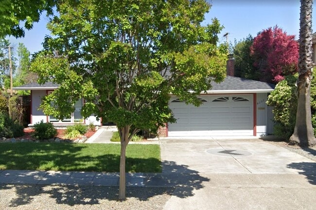 Primary Photo - 4297 McKinnon Dr