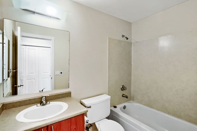 Building Photo - 2 Bed 2 Bath Condo @ Desirable Community w/ Pool, Hot Tub & Exercise Room!