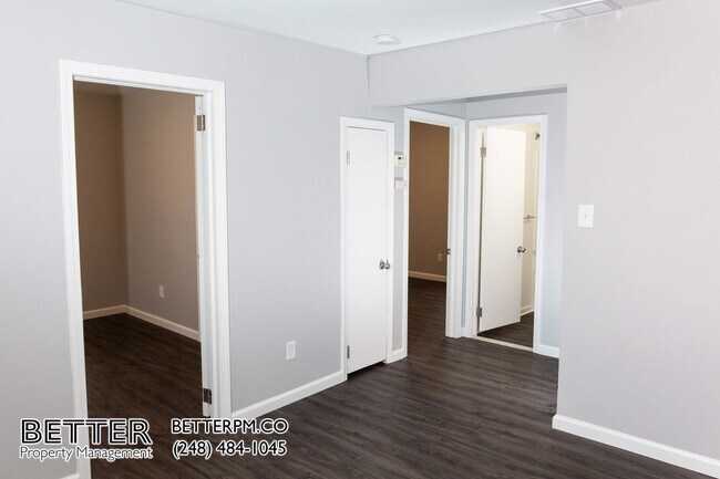 Building Photo - Tastefully Updated 2 Bedroom Home with Garage