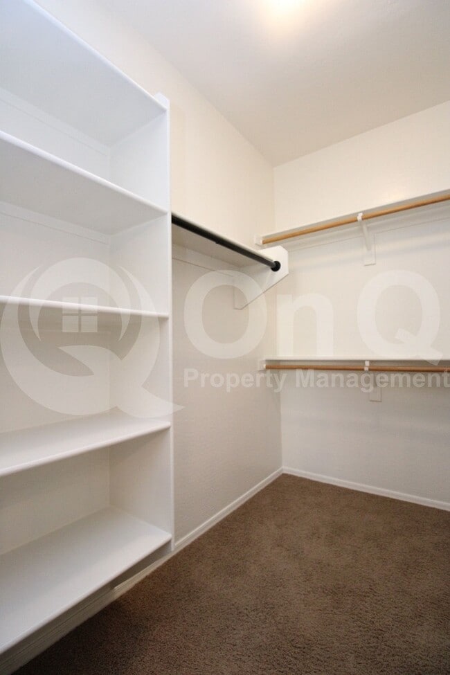 Building Photo - 2749 E Rakestraw Ln