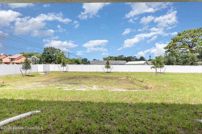 Building Photo - 1605 Par NE St