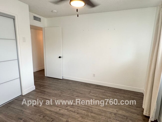 Building Photo - Modern & Updated Home With Solar!