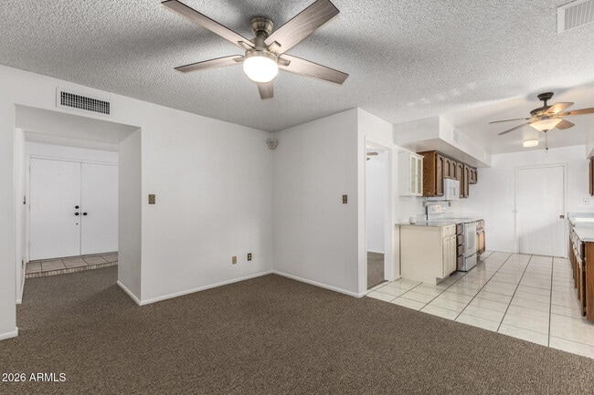 Building Photo - 3541 E Dahlia Dr