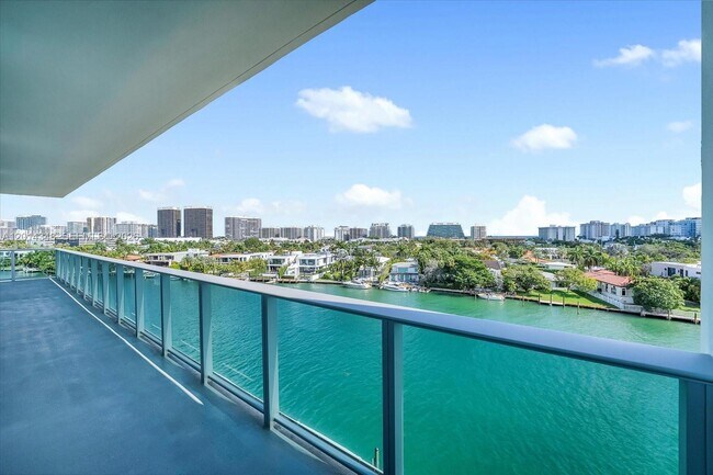 Building Photo - 9201 E Bay Harbor Dr