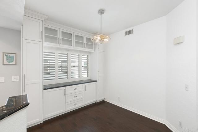 Building Photo - 9910 Scripps Vista Way
