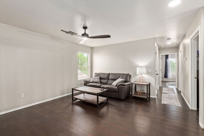 Building Photo - 13420 W Berridge Ln