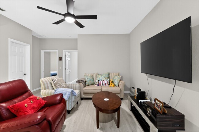 Building Photo - 17523 Promenade Dr