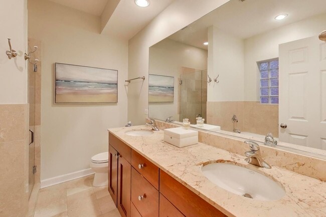 Building Photo - 1529 N Mohawk St