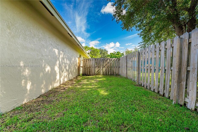 Building Photo - 1508 NW 7th Terrace