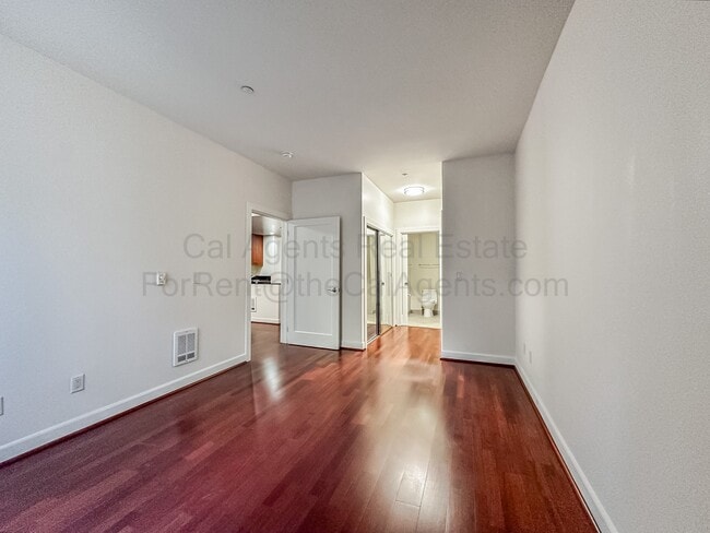 Building Photo - 585 9th St