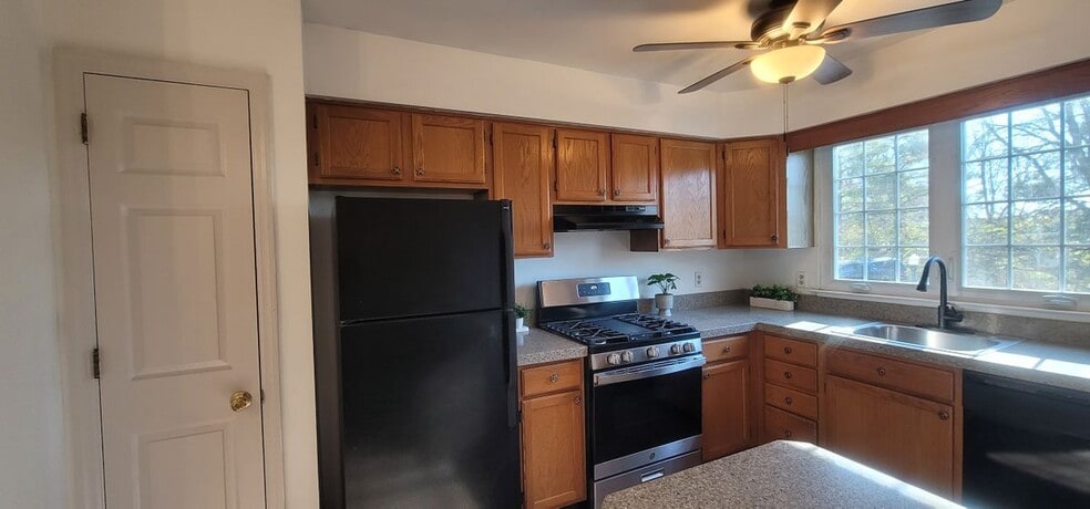 Building Photo - 10 Woodfield Dr