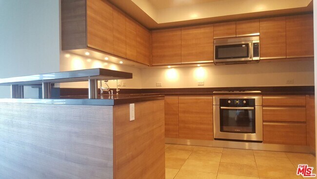 Building Photo - 3785 Wilshire Blvd