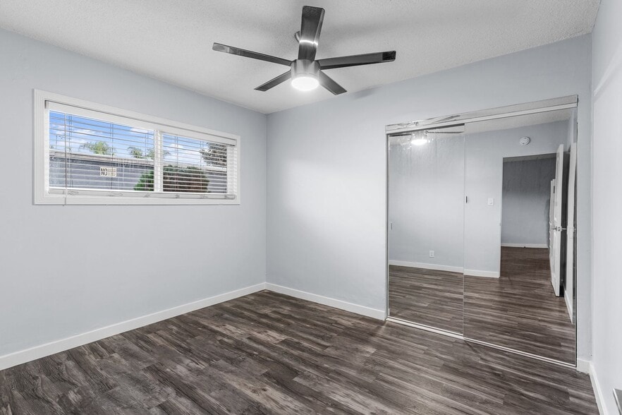 Building Photo - 925 E 19th St