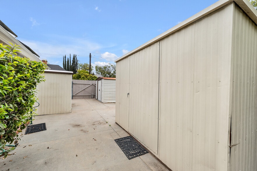 Building Photo - 4722 Forman Ave