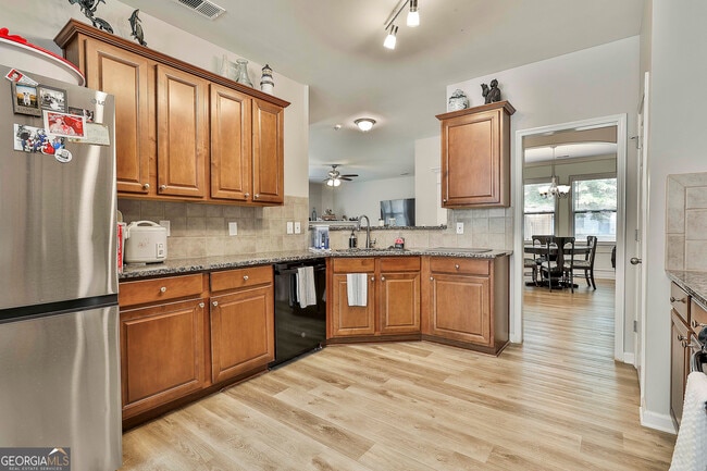 Building Photo - 205 Inverness Ave