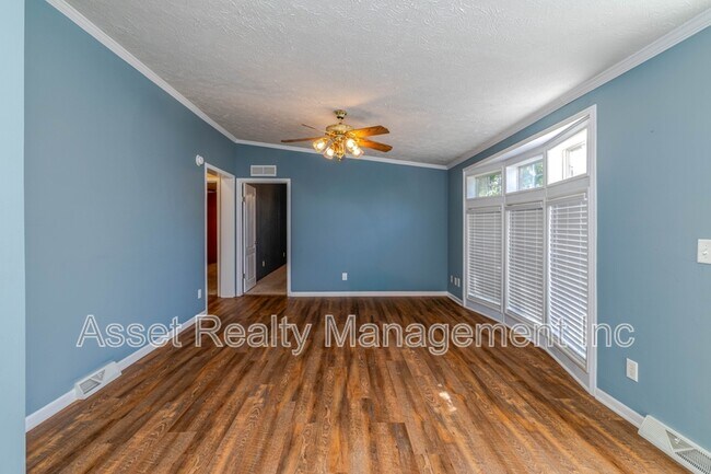 Building Photo - 1322 Silver Charm Way