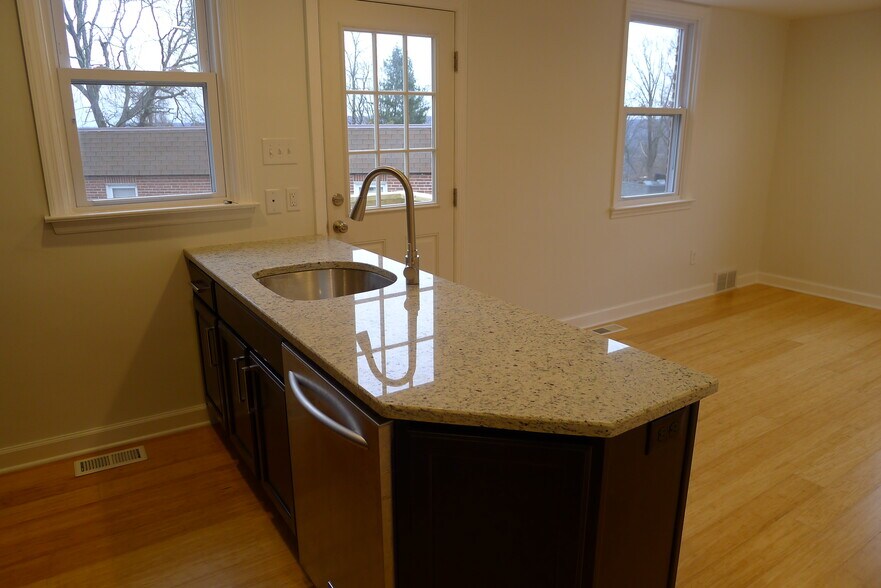 Building Photo - 278 Valley View Road