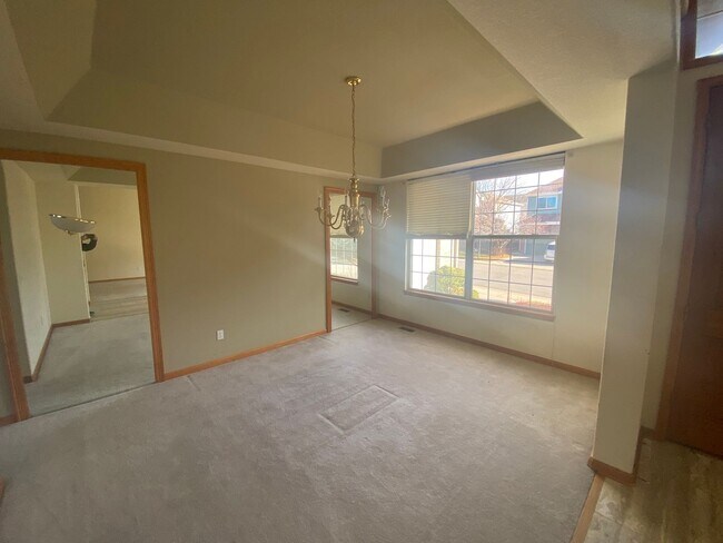 Building Photo - Large Home in Piney Creek