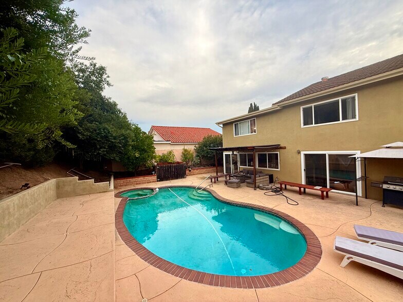 Building Photo - 26431 Via Lara