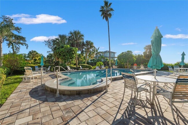 Building Photo - 300 S Florida Ave