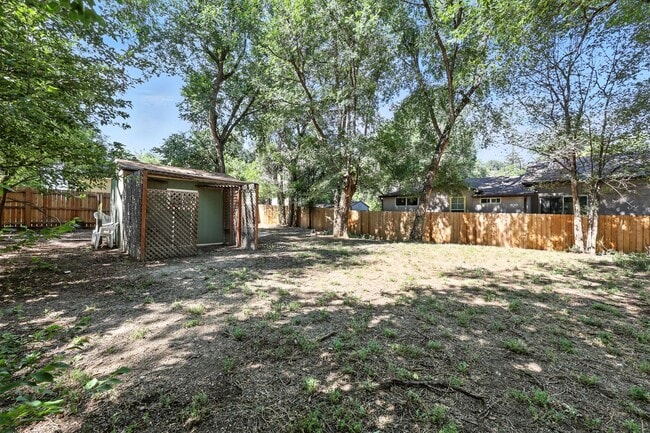 Building Photo - Beautifully Renovated Home with Modern Com...