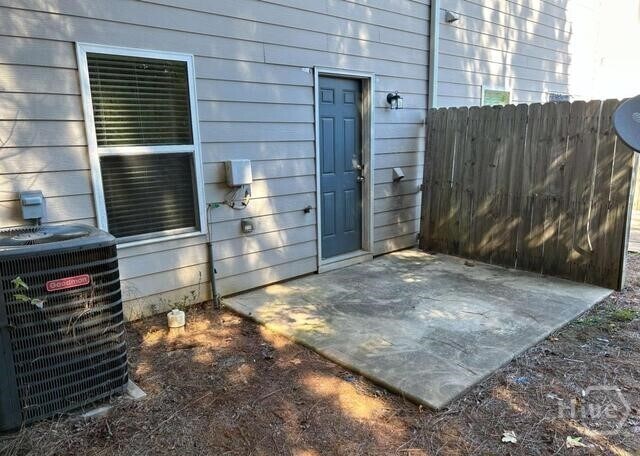 Building Photo - 1021 Binghampton Cir