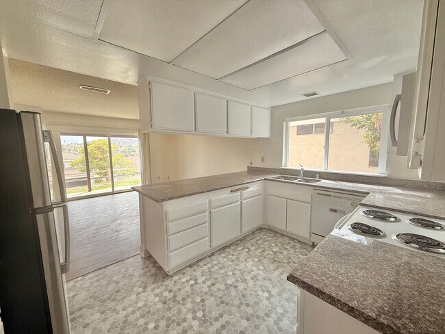 Building Photo - 10019 Canyonview Ct