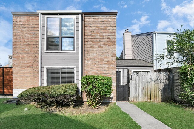 Building Photo - 8573 Wilcrest Dr