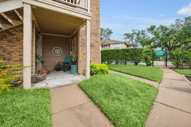 Building Photo - 1311 Antoine Dr