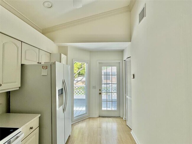 Building Photo - 5361 Buckhead Cir