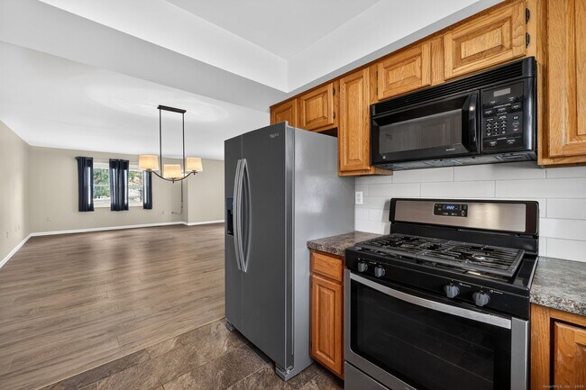 Building Photo - 12 Kevin Dr