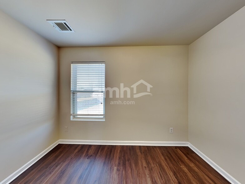 Building Photo - 4104 Dale Dr SE