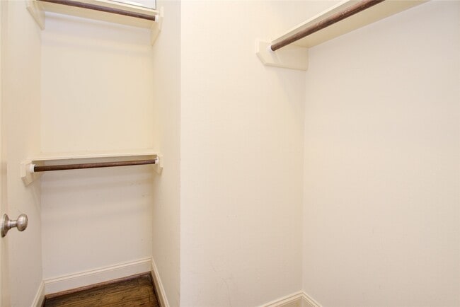 Building Photo - 6503 Mapleridge St