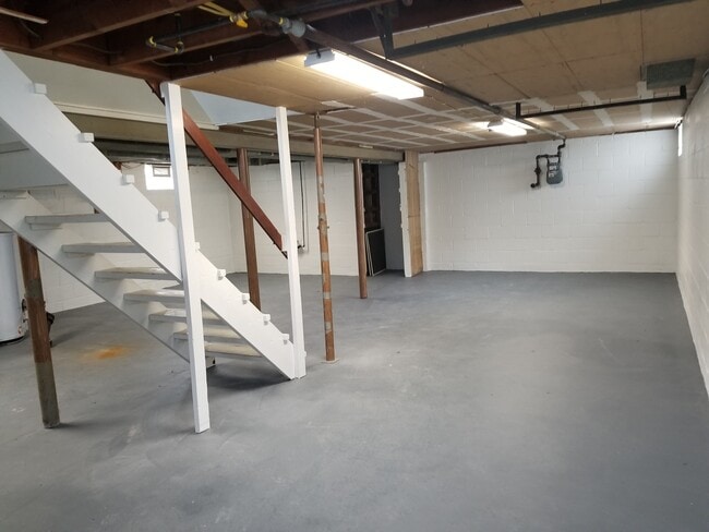 Building Photo - 213 Parkgate Ave