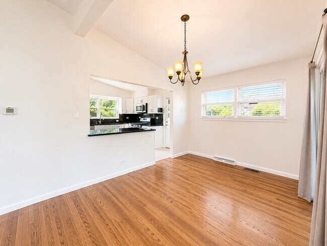 Building Photo - 406 Sunset Dr