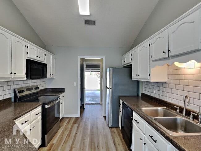 Building Photo - 2706 Dry Well Cove