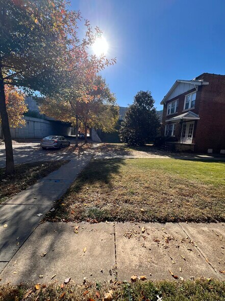 Building Photo - 1229 Claytonia Ter