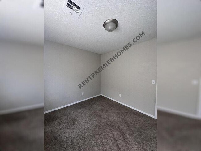 Building Photo - 2632 SW 90th Pl