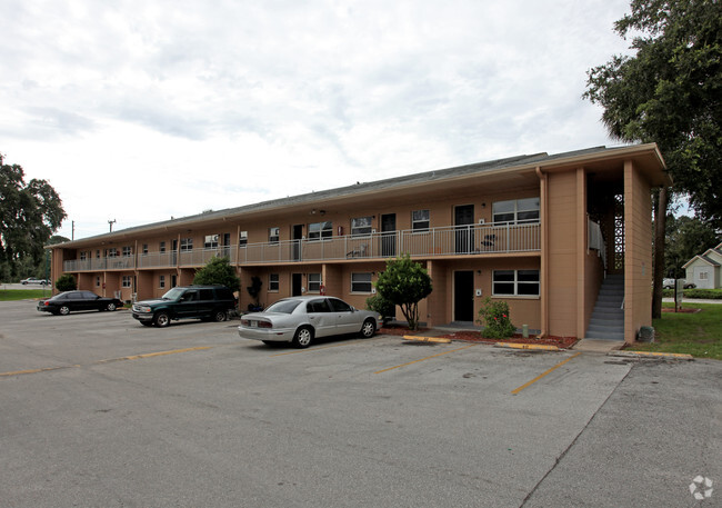 Primary Photo - Palm Tree Apartments