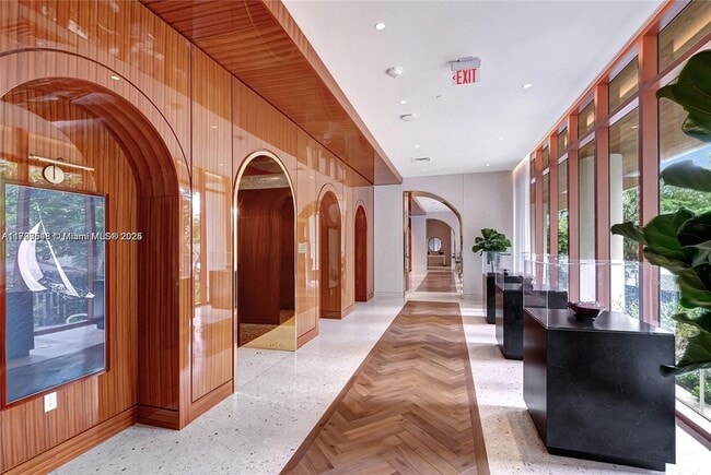 Building Photo - 2655 S Bayshore Dr
