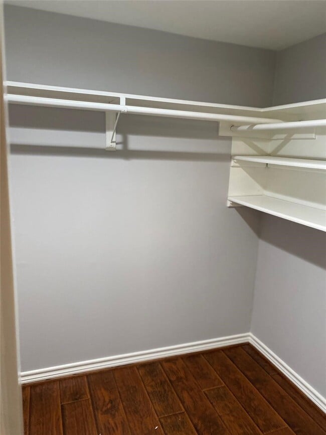 Building Photo - 1622 Fall Valley Dr